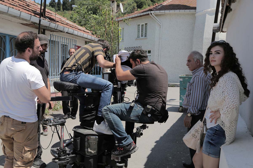 Şahane Damat Setinden Renkli Set Kareleri 2