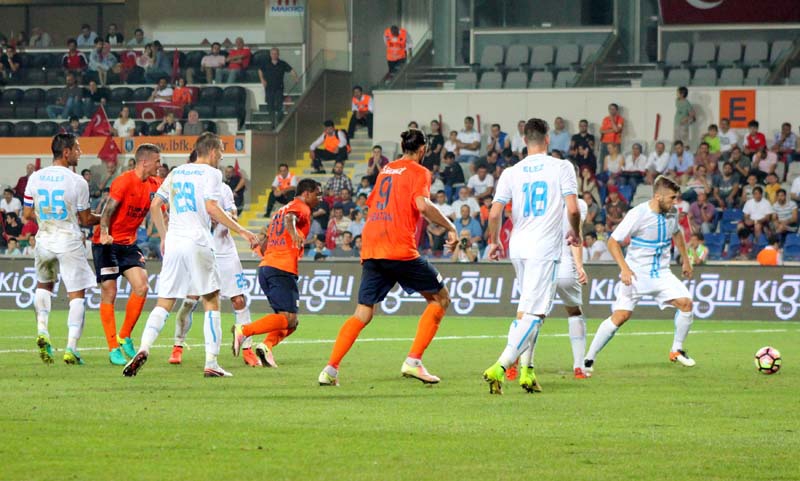 Medipol Başakşehir 0-0 Rijeka Maçından Kareler 13
