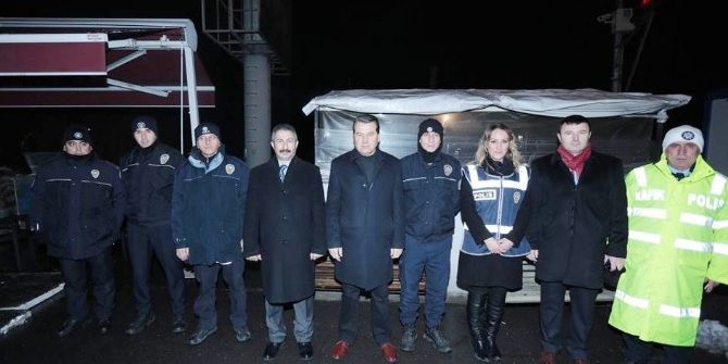 Vali Çelik Görev Başındaki Polis Memurlarını Ziyaret Etti