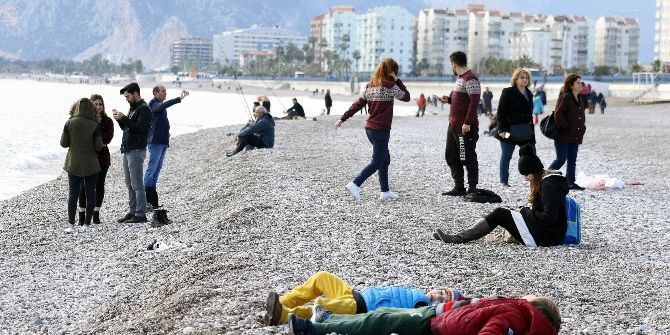 Antalya Yeni Yılı Sıcak Karşıladı