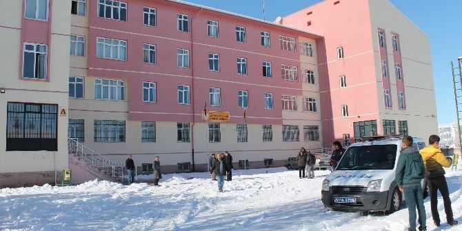 Yemek Asansörüne Sıkışan Kadın Hayatını Kaybetti