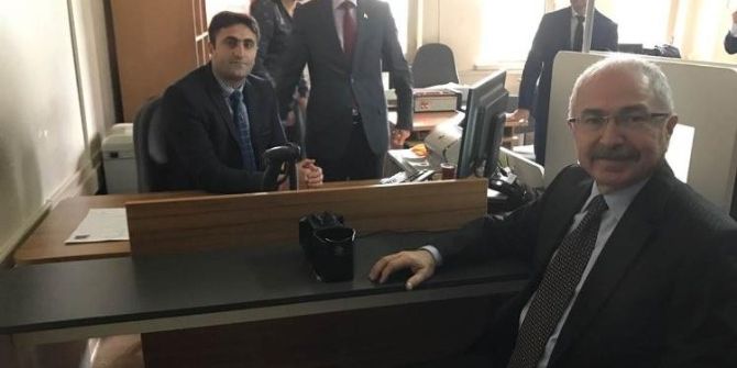 Vali Yaman Yeni Kimlik Kartı Müracaatını Yaptı