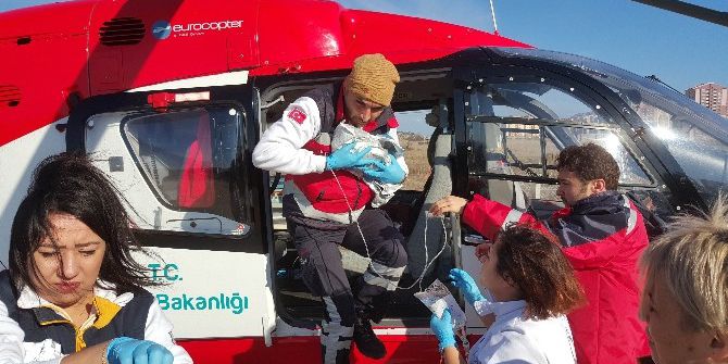 Ambulans Helikopter 2 Günlük Bebek İçin Havalandı