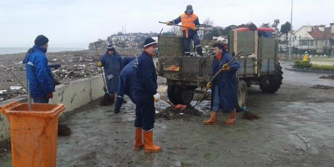Liman Çevresi Ve Sahiller Temizleniyor