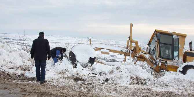 Karda Mahsur Kalan Araçlar Kurtarıldı