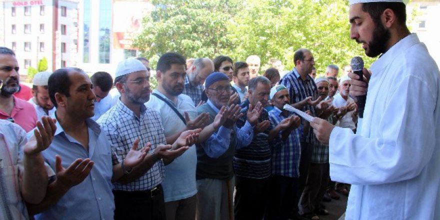 Agd’den Şehitler İçin Gıyabi Cenaze Namazı