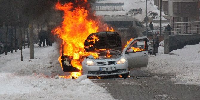 Seyir Halindeki Otomobil Cayır Cayır Yandı