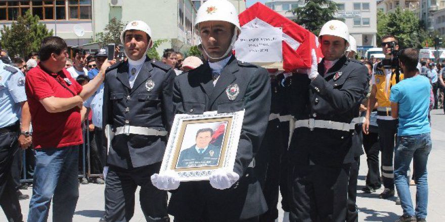 Niğdeli Demokrasi Şehitleri Toprağa Verildi