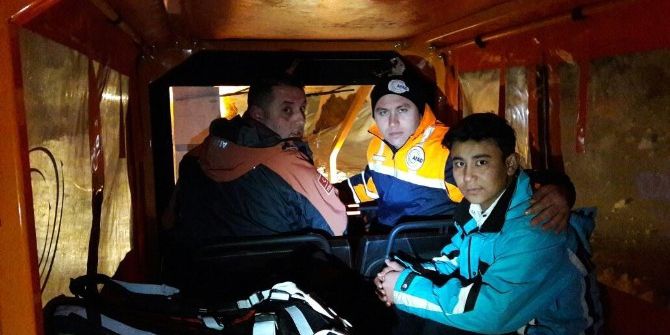 30 Saat Boyunca 1,5 Metre Karda Kurtarılmayı Bekledi