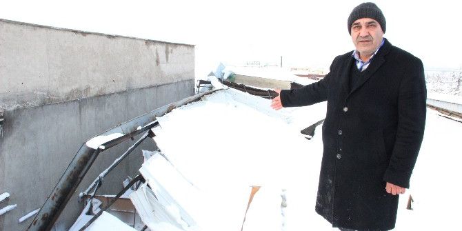 Karaman’da Yeni Sanayi Sitesinde Bulunan Bazı İş Yerlerinin Demir Profilden Yapılan Çatıları Karın Ağırlığına Dayanamayarak Çöktü