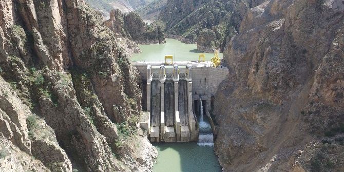 Güllübağ Barajı Ve Hes Doğuyu Aydınlatmaya Devam Ediyor