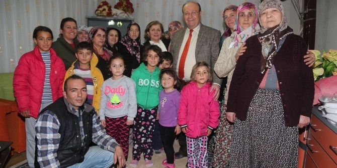 Başkan Özakcan Yeni Yıla Öztürk Çiftinin Evinde Girdi