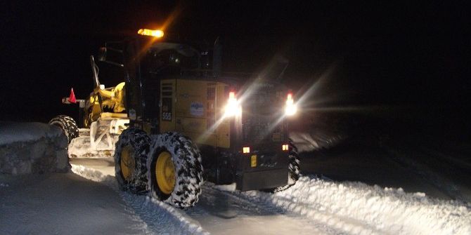 Seyitgazi’nin 51 Mahallesinde Karla Mücadele Çalışmaları Sürüyor