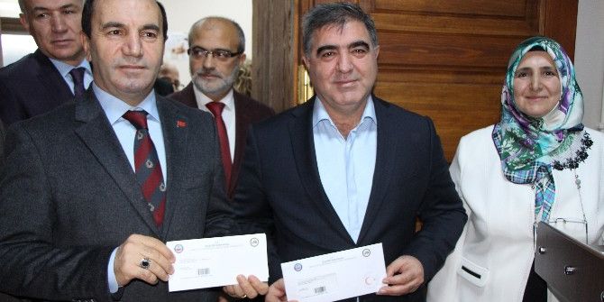 Amasya’da İlk Çipli Kimlikleri Vali İle Başkan Aldı