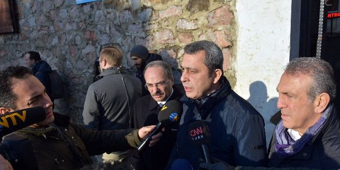 İto Başkanı Çağlar, Terör Saldırısının Yapıldığı Mekana Karanfil Bıraktı