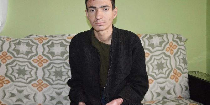 Kelebek Hastası Gencin Tek İsteği Kalem Tutabilmek