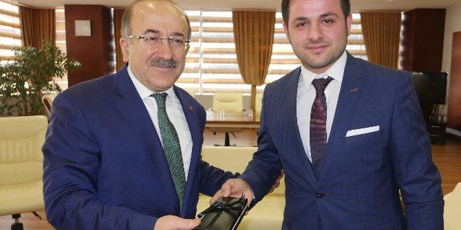 Gençlik Meclisi Üyelerinden Başkan Gümrükçüoğlu’na Ziyaret