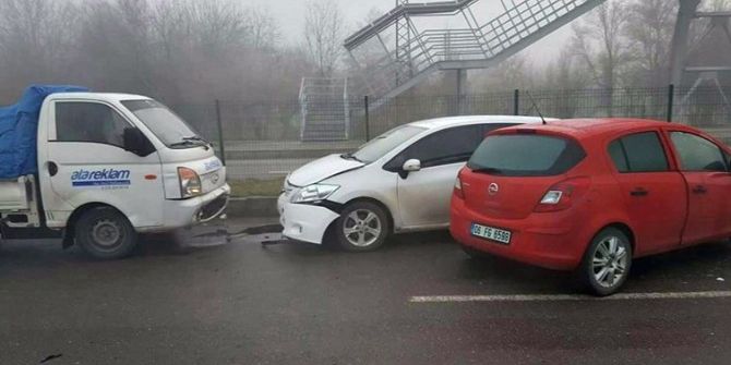 Bartın’da Buz Pistine Dönen Yollarda Araçlar Birbirine Girdi