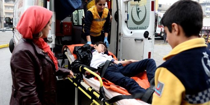 Okuldan Kaçmaya Çalışan Çocuk Tellere Takıldı