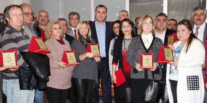Çankaya Belediye Başkanı Taşdelen’den Emekliye Teşekkür Plaketi