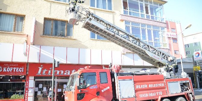 Bilecik Belediyesi İtfaiye Müdürlüğünden Buz Sarkıtlarına Müdahale