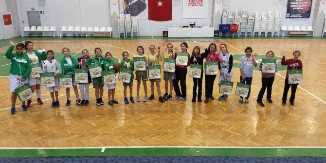 Ekiz Basketbol’un Altyapı Takımı Yeni Yılı Kutladı