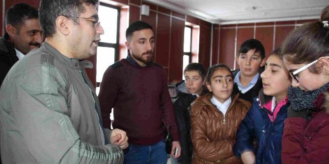 Varto’da Annesi İçin Kaymakamdan İş İstedi