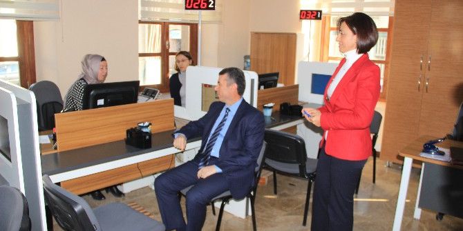 Edremit’te Yeni Kimlikler Dağıtılıyor