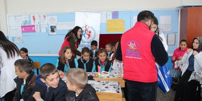 Gençlik Liderlerinden Güzelova Köyüne Çıkarma