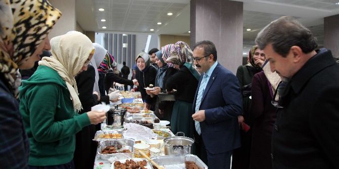 Tıp Fakültesi Öğrencilerinden Halep İçin Kermes