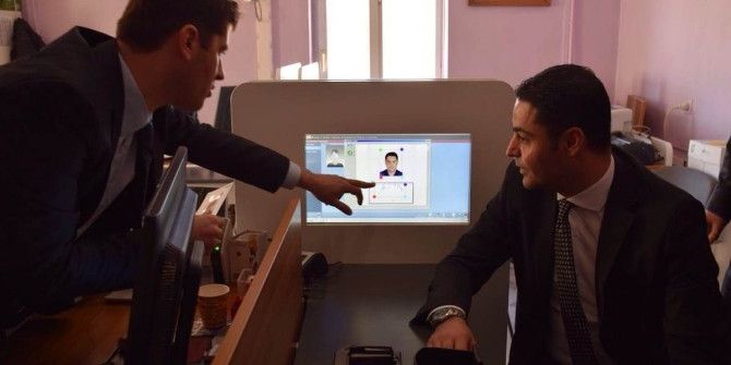 Yeni Kimlik Kartına İlk Başvuruyu Kaymakam Yaptı