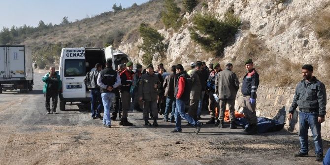 İzmir’de Karşı Şeride Geçen Araç Ölüm Saçtı: 2 Ölü, 1 Ağır Yaralı