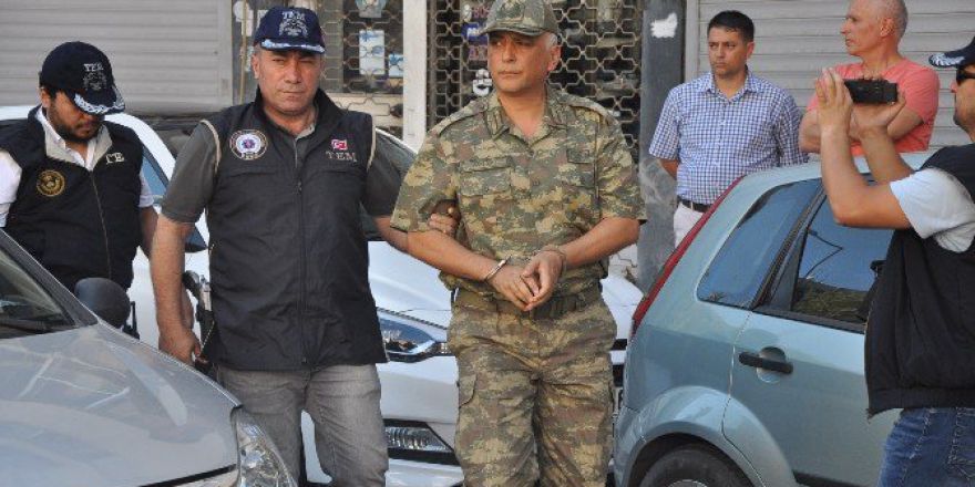 İzmir’de Gözaltına Alınan Asker Sayısı 79 Oldu