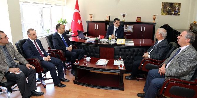 Gümüşhane Valisi Okay Memiş Yeni Yılın İlk Toplantısını İl Özel İdaresinde Yaptı