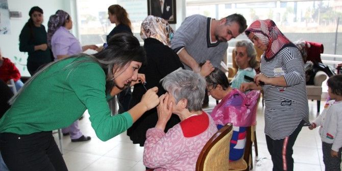 Kursiyerlerden Yaşlılara Saç Bakımı