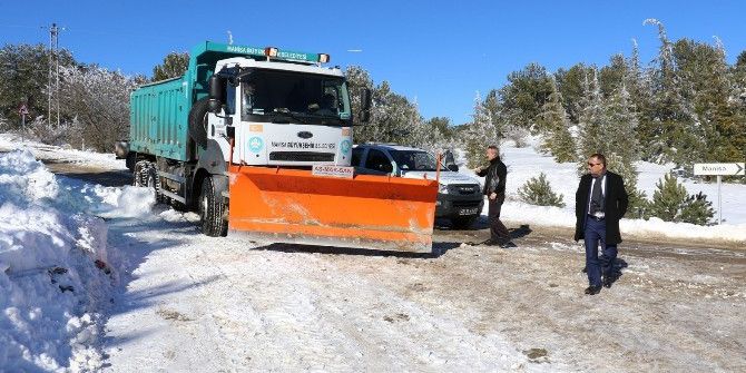 Hasta Vatandaş Karla Kaplı Yollardan Evine Kavuşturuldu
