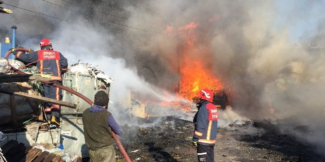 Sakarya’da Palet Fabrikasında Büyük Yangın