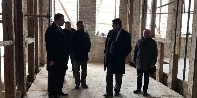 Kbü’ye Ait Tarihi Taş Binanın Restorasyonu Devam Ediyor