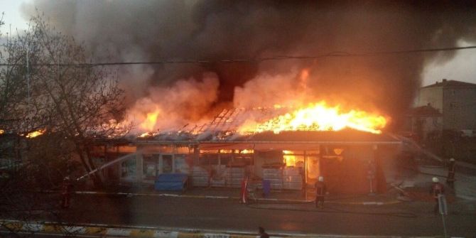 Sancaktepe’de Boya İmalathanesinde Korkutan Yangın
