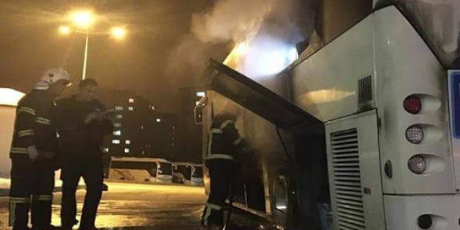Yolcu Otobüsü Alev Aldı