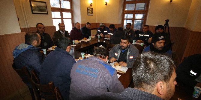 Özaltun’dan Kar Temizliği Yapan Ekiplere Teşekkür Yemeği