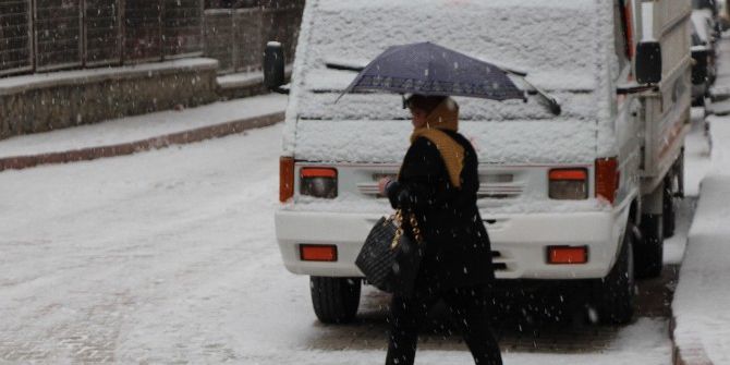 Elazığ’da Kar Yağışı, 4 Köy Yolu Ulaşıma Kapandı