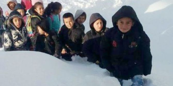 Öğrencilerin Eğitim Aşkı Kar Dinlemiyor