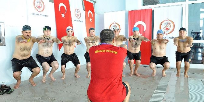 Başkent’teki İtfaiyecilere Yüzme Kursu