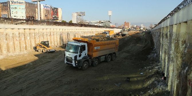 Zeybek Kavşağı Çalışmaları Sürüyor