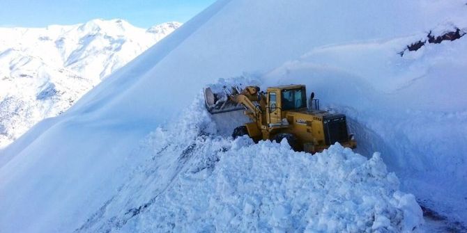 Ekipler Köy Yolunu Açmak İçin 72 Saat Çalışıyor