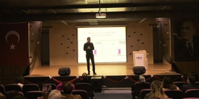 Uğur Okullarından Öğrenci Ve Velilerle Teknoloji Semineri