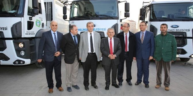 Melikgazi Belediyesi Vergilerle 2 Ade Çöp Toplama Kamyonu Ve Vidanjör Satın Aldı