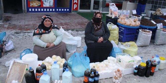 Soğuk Hava Köylü Pazarını Da Vurdu
