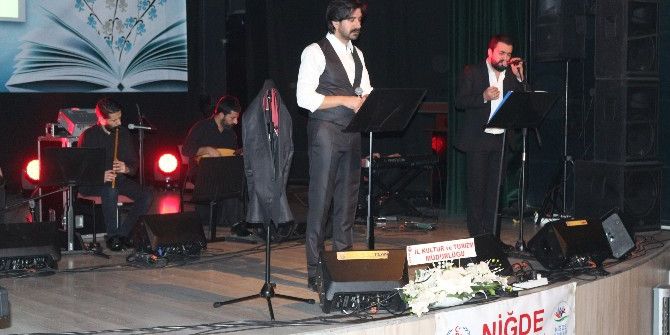 Serdar Tuncer Osmanlı Şiirleriyle Büyüledi